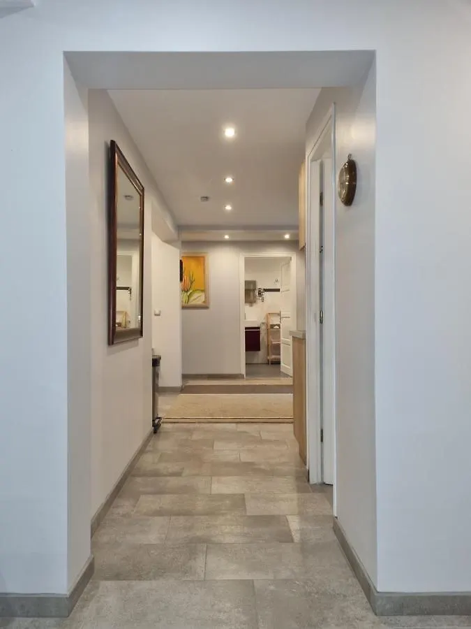 Villa Flora Superior Apartment Cabris 0*,  France